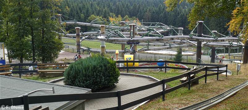 Die Sommerrodelbahn am Kleinen Inselsberg.