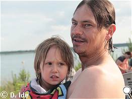 Vater und Sohn waren baden.