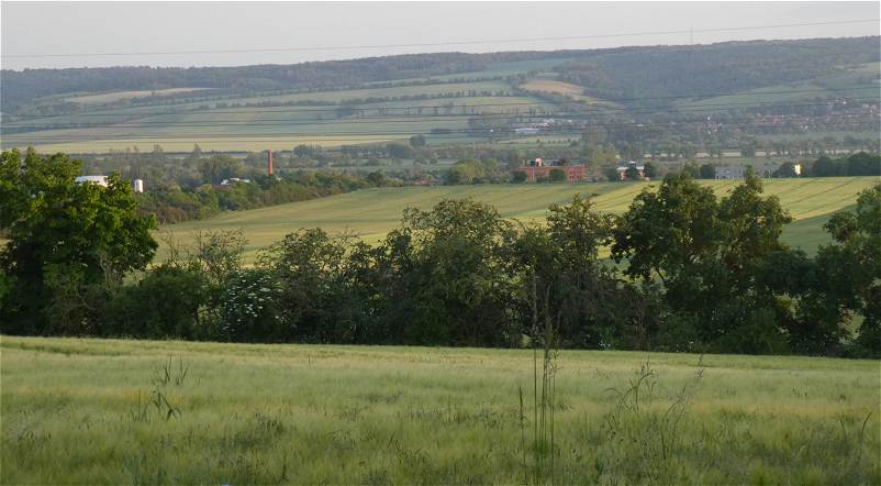 Blick von der "Villa Waldheim" in das Tal der Unstrut und auf die Hohe Schrecke.