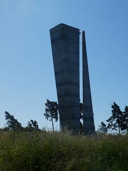 Der 30 m hohe Aussichtsturm Mittelberg hat eine Neigung von 10.