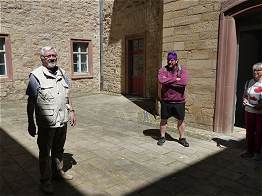 Frank Bigeschke, damaliger Vorsitzender des Frdervereins Schloss Wiehe, begrt uns zur Fhrung. 