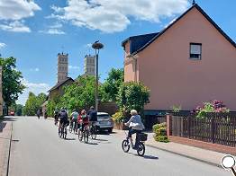 Weiterfahrt durch Straupitz.