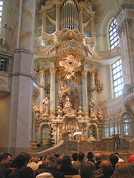 Altar und Orgel in der Frauenkirche