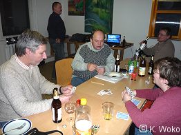 beim Skatspiel um 0.28 Uhr