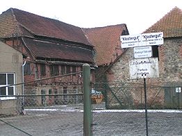 auf Rekonstruktion wartende Wirtschaftsanlagen des ehemaligen Klosters Althaldensleben
