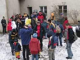 gegen 10.15 Uhr sammelten sich die Wanderfreunde vor der Schlossherberge