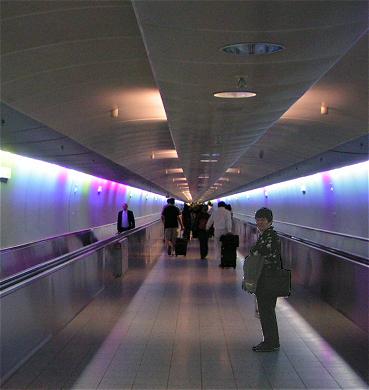 moderner Fußgängertunnel