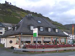 Gaststätte »Winzerhaus« unterhalb der Burgruine Nollig.