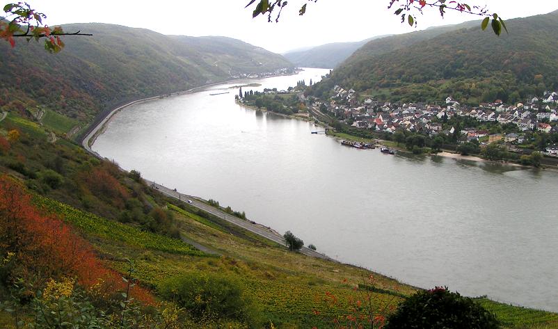 Blick über den Rhein stromaufwärts nach Trechtingshausen.