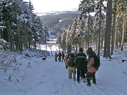 Diesen Steilhang müssen wir runter!