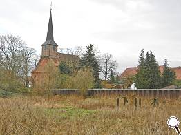 eine Spundwand schützt den Ort und die romanische Stadtkirche