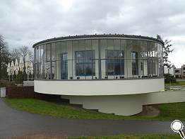 Das Ausflugslokal "Kornhaus" gehört zu den Bauhausbauten in Dessau. Es wurde in den Jahren 1929/30 errichtet und nach denkmalschutzgerechter Sanierung am 3. Oktober 2012 neu eröffnet.